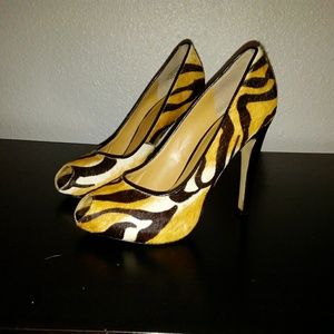 Leopard print liatris pumps